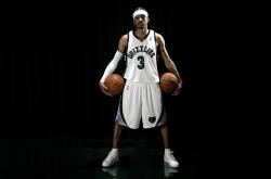 TES前途光明！，东契奇新星出色发挥表现突出全场沸腾不已